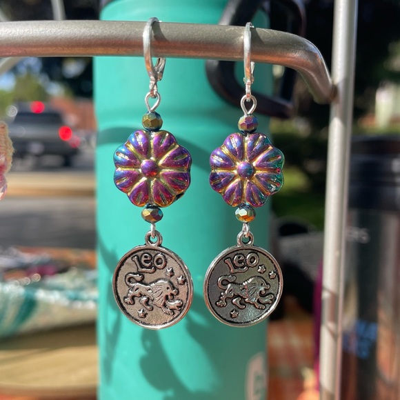 ♌️ The Leo Earrings ♌️ - Picture 3 of 3